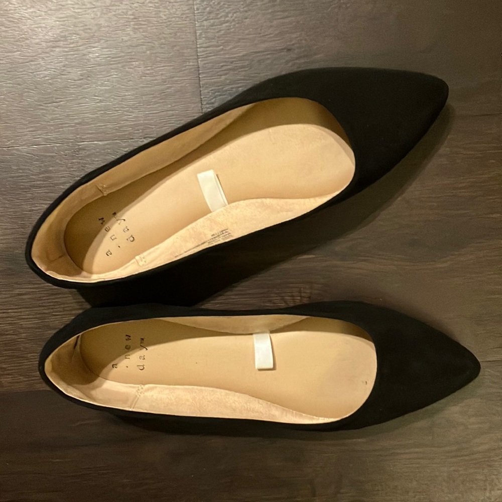 a. new day shoes. Dress flats size 6.
